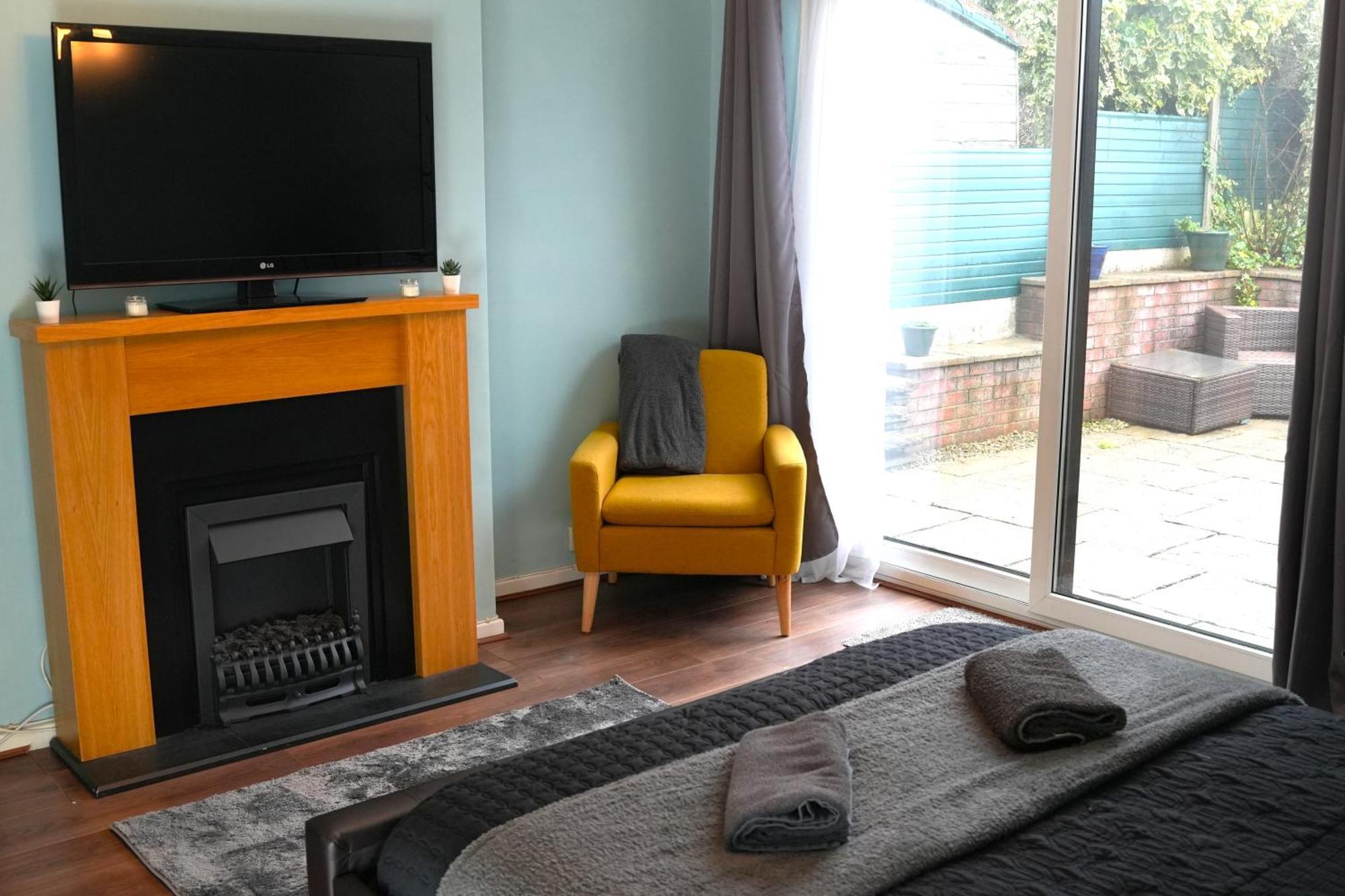 Detached Homestay - Super, King & Double Rooms - Leyland, Preston, Chorley, Lancashire Exterior foto